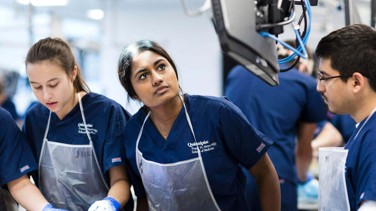 Students in the Frank H. Netter MD School of Medicine work in the Anatomy Lab, looking at the screen.